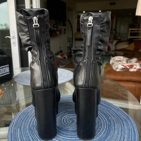 Chic Black Platform Boots - Picture 4 of 8